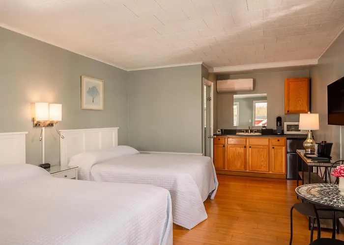 Eagle House Motel