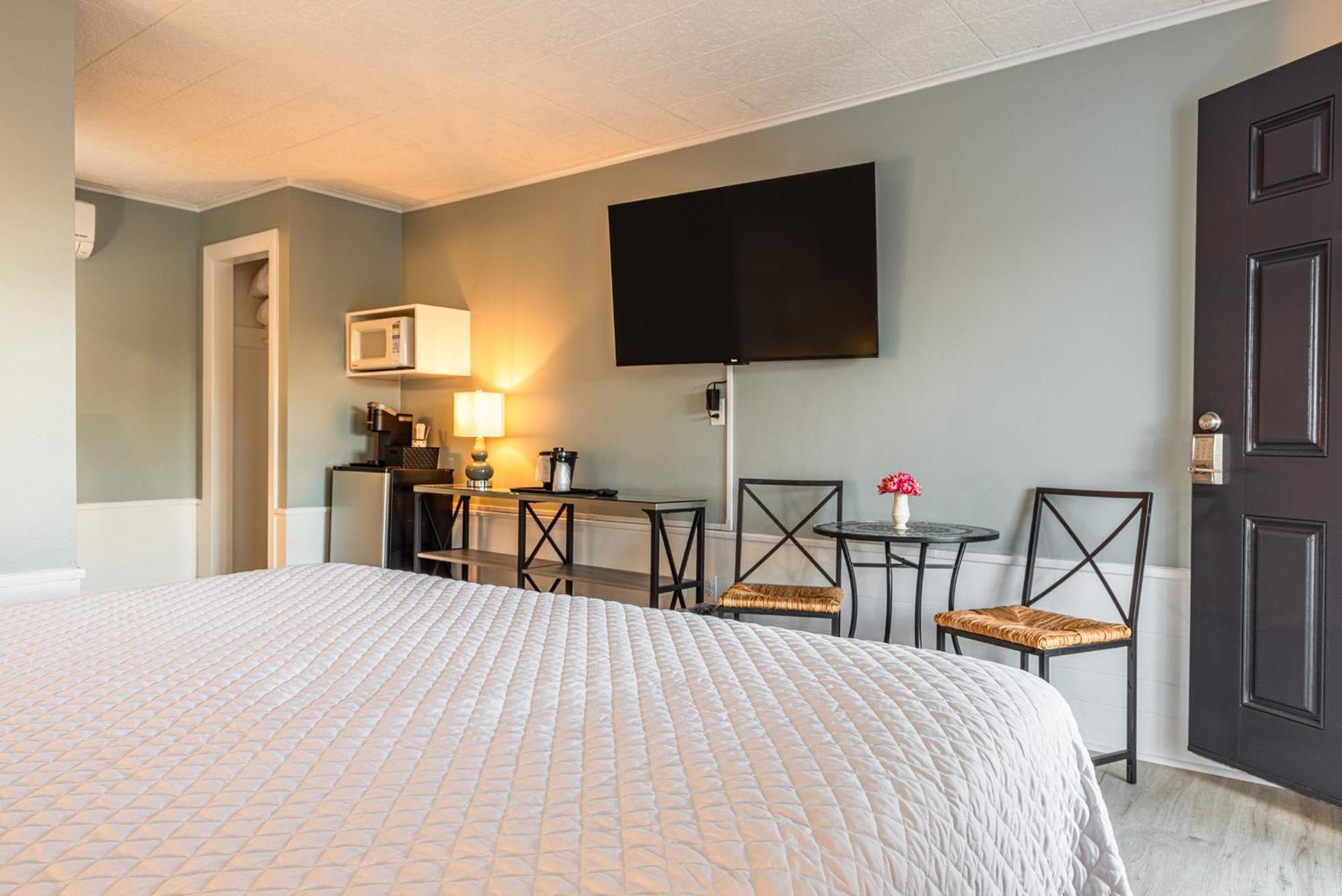 Eagle House Motel 2*