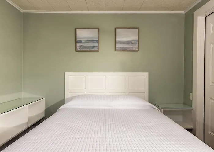 Eagle House Motel