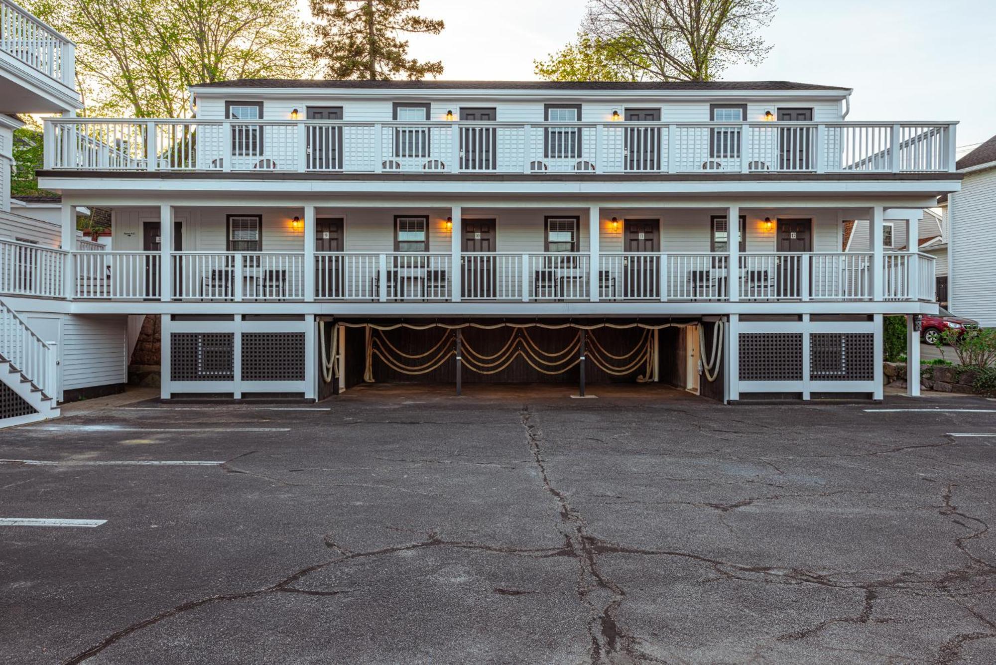 Eagle House Motel 2*