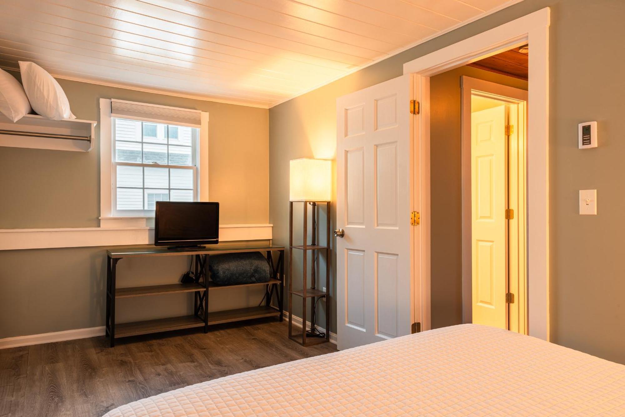 Eagle House Motel 2*